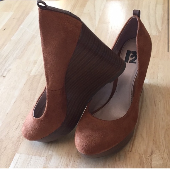 R2 Shoes - Women’s R2 platform Size 6